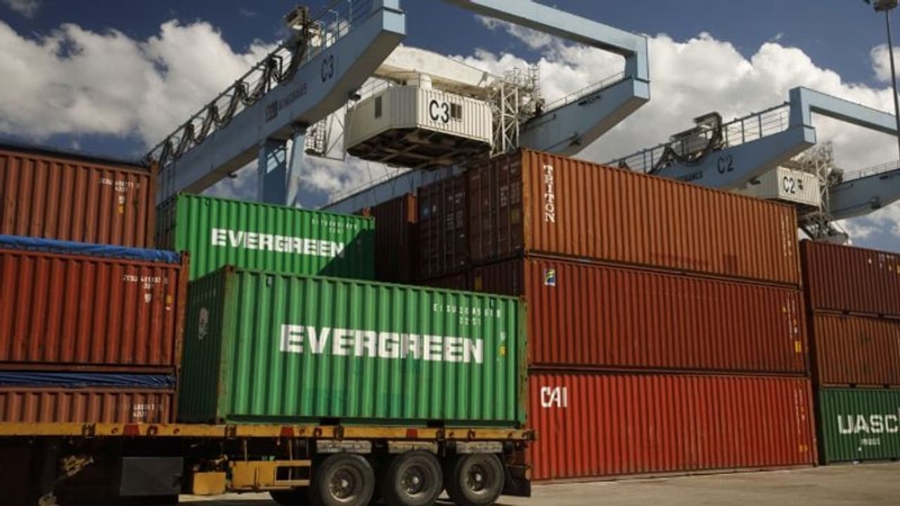 ഡിസംബറിൽ കയറ്റുമതി രംഗത്ത് ഇടിവ്: രാജ്യത്തിന്റെ വ്യാപാരക്കമ്മി ഉയർന്നു ഡിസംബറിൽ കയറ്റുമതി രംഗത്ത് ഇടിവ്: രാജ്യത്തിന്റെ വ്യാപാരക്കമ്മി ഉയർന്നു