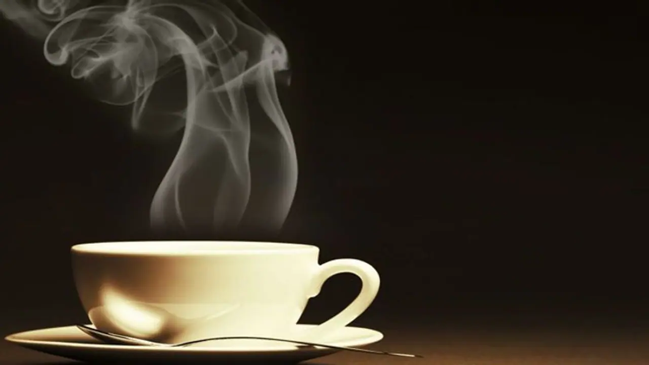 ধোঁয়া ওঠা চা আর সিগারেটের সুখটানে শরীরে বাসা বাঁধে ক্যান্সার ধোঁয়া ওঠা চা আর সিগারেটের সুখটানে শরীরে বাসা বাঁধে ক্যান্সার