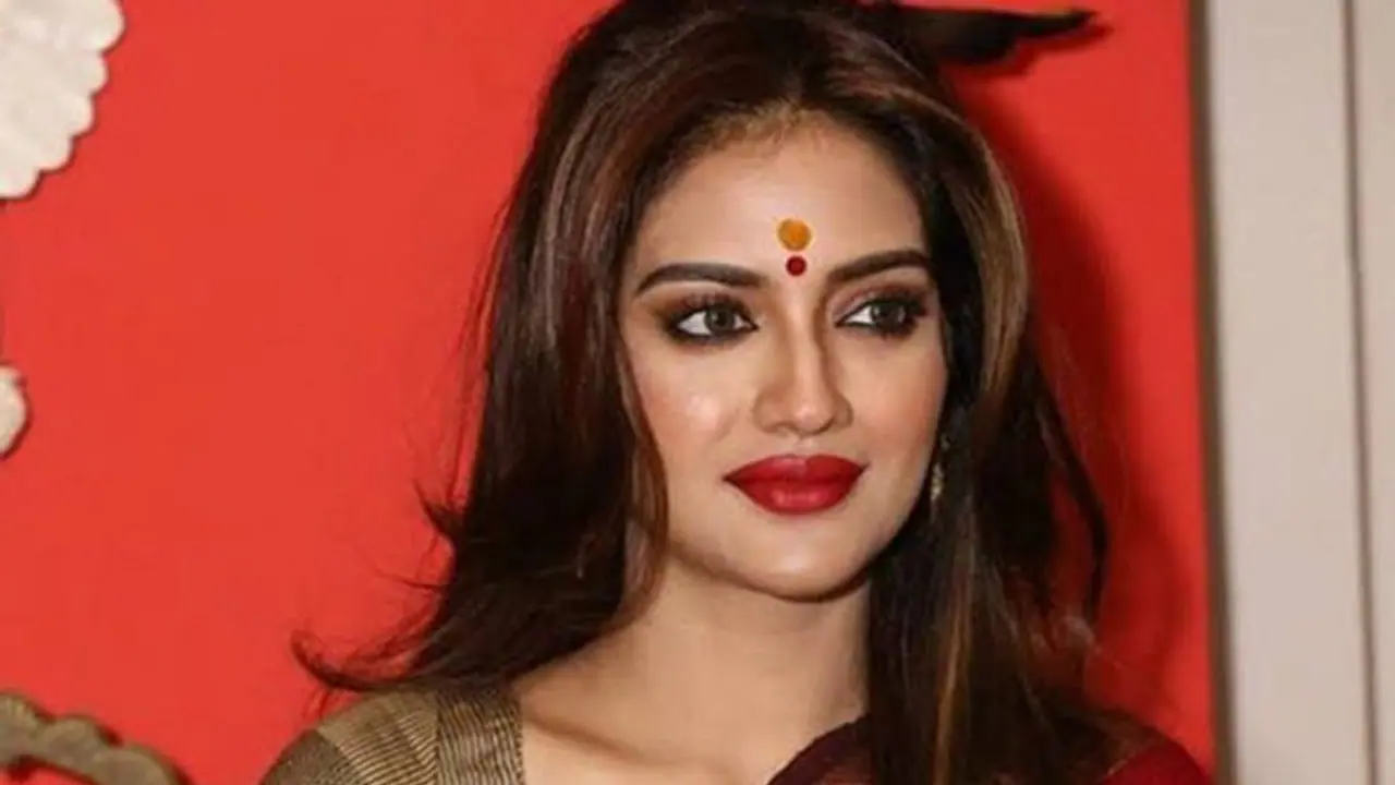 कैलाश विजयवर्गीय ने ममता पर साधा निशाना तो भड़क उठीं नुसरत जहां, दिया ये करारा जवाब कैलाश विजयवर्गीय ने ममता पर साधा निशाना तो भड़क उठीं नुसरत जहां, दिया ये करारा जवाब