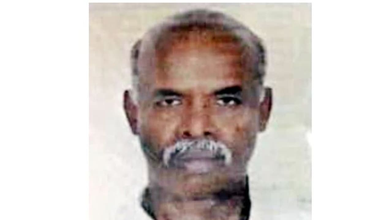 ഒന്നര മാസം മുമ്പ് മരിച്ച പ്രവാസിയുടെ മൃതദേഹം മലയാളി സാമൂഹിക പ്രവര്ത്തകര് നാട്ടിലെത്തിച്ചു ഒന്നര മാസം മുമ്പ് മരിച്ച പ്രവാസിയുടെ മൃതദേഹം മലയാളി സാമൂഹിക പ്രവര്ത്തകര് നാട്ടിലെത്തിച്ചു