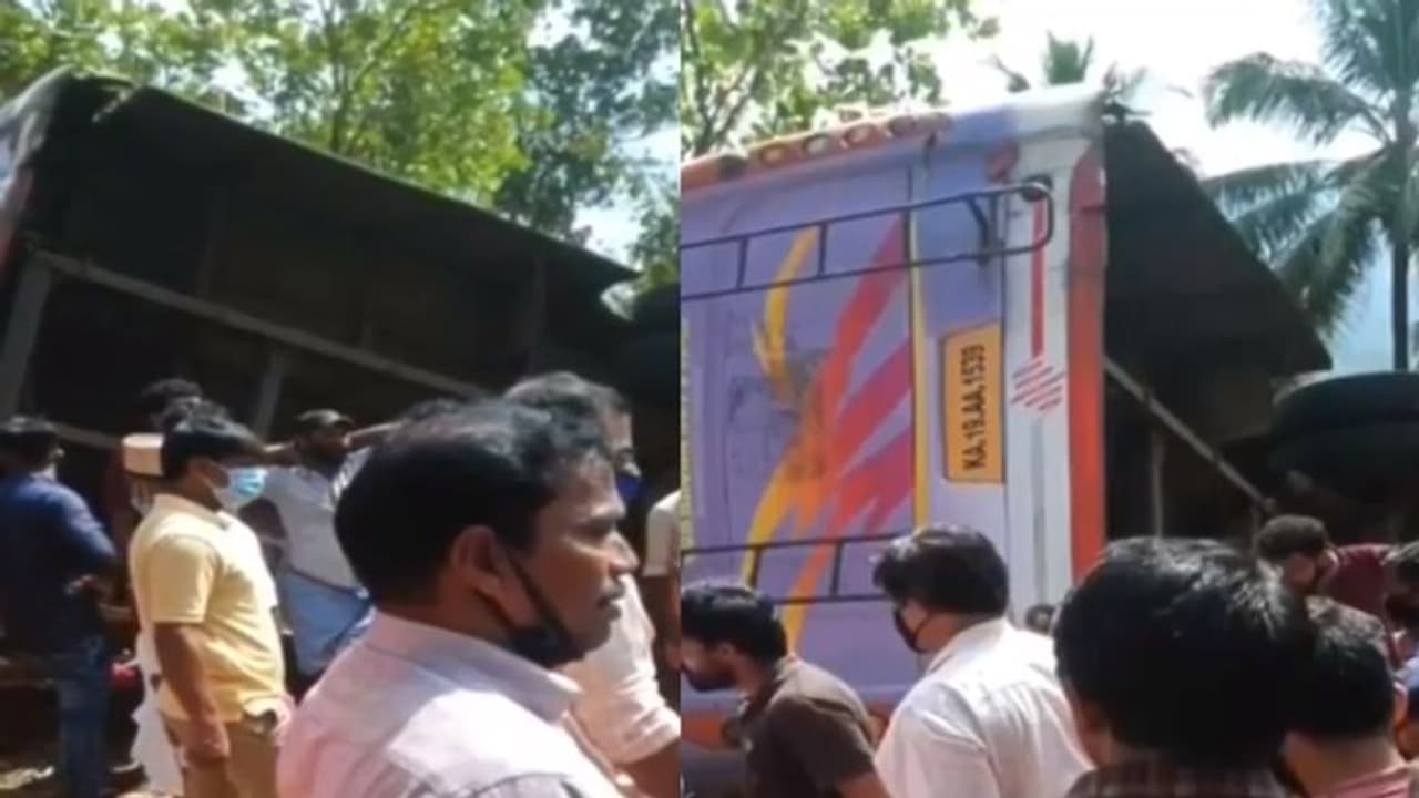 പാണത്തൂരിൽ ടൂറിസ്റ്റ് ബസ് മറിഞ്ഞ് നിരവധി പേർക്ക് പരിക്ക്: രണ്ട് കുട്ടികളടക്കം നാല് പേർ ഗുരുതരാവസ്ഥയിൽ പാണത്തൂരിൽ ടൂറിസ്റ്റ് ബസ് മറിഞ്ഞ് നിരവധി പേർക്ക് പരിക്ക്: രണ്ട് കുട്ടികളടക്കം നാല് പേർ ഗുരുതരാവസ്ഥയിൽ