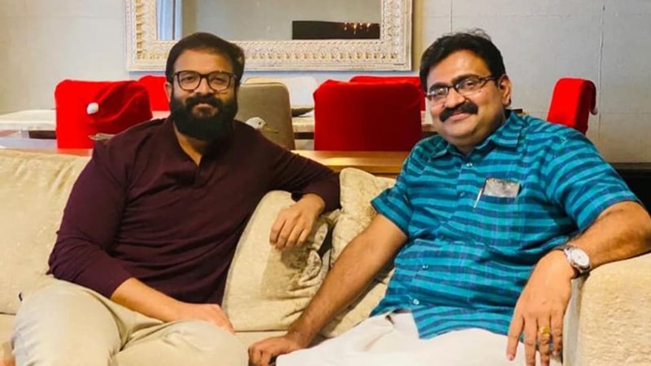 'ഇത്രയും സ്നേഹപൂർവ്വം പെരുമാറുന്ന നടൻമാർ ഉണ്ടോ'; ജയസൂര്യയെ കുറിച്ച് കൊച്ചി മേയര് 'ഇത്രയും സ്നേഹപൂർവ്വം പെരുമാറുന്ന നടൻമാർ ഉണ്ടോ'; ജയസൂര്യയെ കുറിച്ച് കൊച്ചി മേയര്