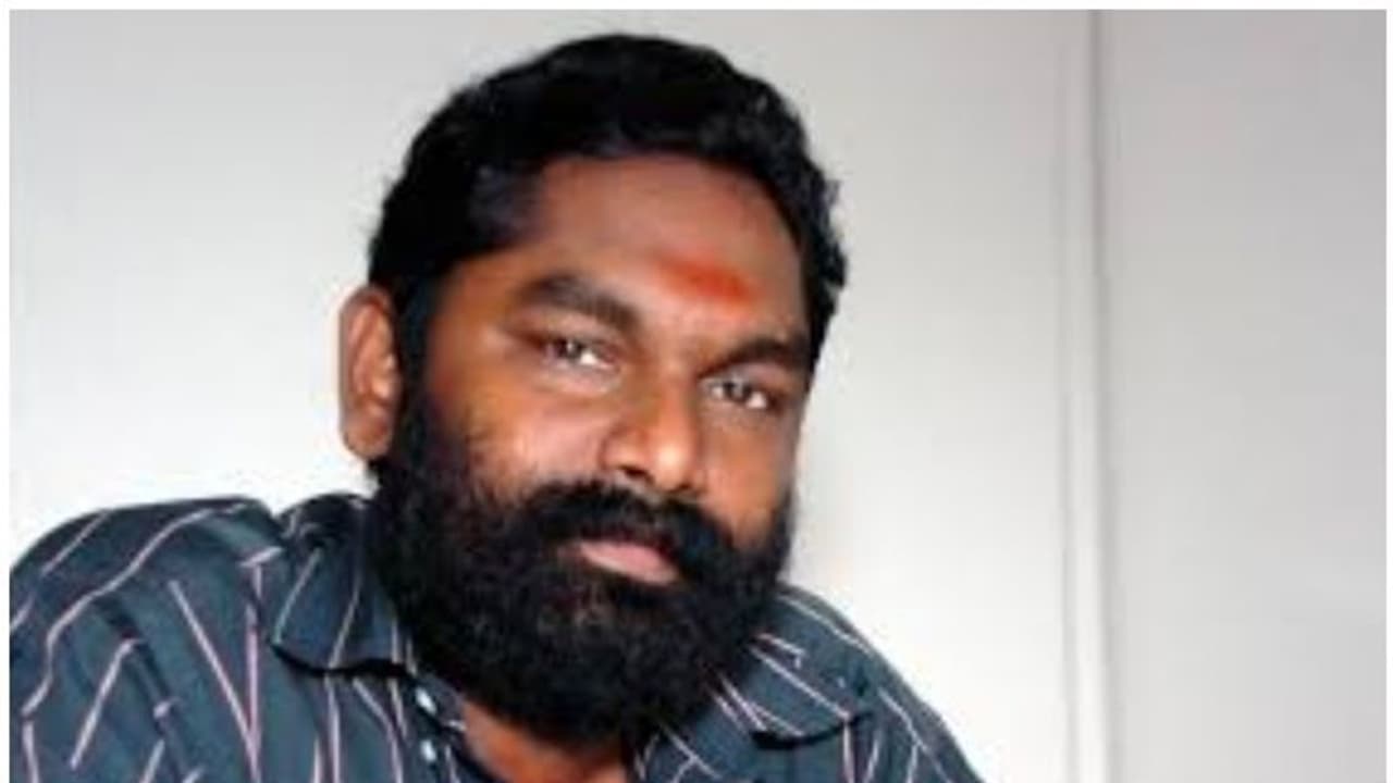 അനിൽ പനച്ചൂരാന്റെ മൃതദേഹം പോസ്റ്റ്മോർട്ടം ചെയ്യണമെന്നാവശ്യപ്പെട്ട് ബന്ധുക്കൾ അനിൽ പനച്ചൂരാന്റെ മൃതദേഹം പോസ്റ്റ്മോർട്ടം ചെയ്യണമെന്നാവശ്യപ്പെട്ട് ബന്ധുക്കൾ