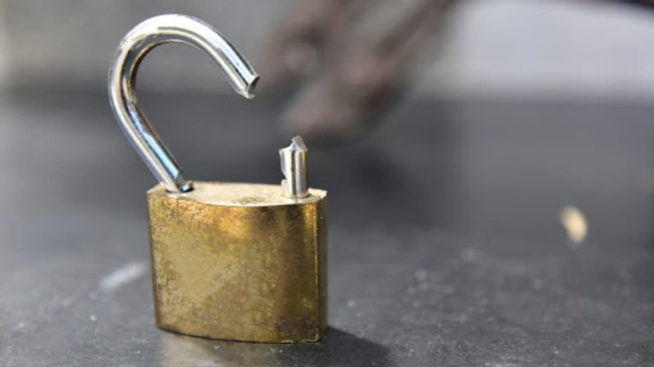 വെഞ്ഞാറമൂട് മാണിക്കോട് ശിവക്ഷേത്രത്തിൽ കവർച്ച, ശ്രീകോവിലിന്റെ പൂട്ട് തകർത്ത നിലയിൽ