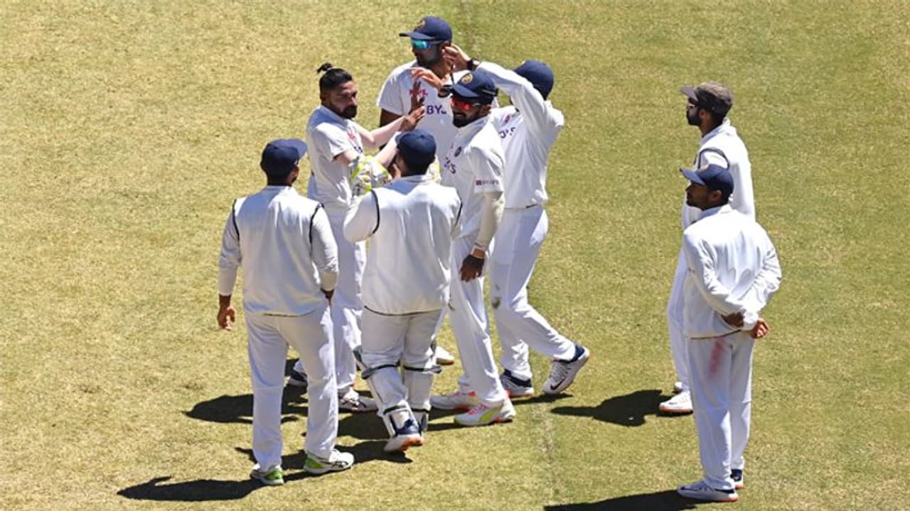 ऑस्ट्रेलिया में पाबंदी से परेशान हुए भारतीय खिलाड़ी, कहा यह जू में जानवरों जैसा बर्ताव ऑस्ट्रेलिया में पाबंदी से परेशान हुए भारतीय खिलाड़ी, कहा यह जू में जानवरों जैसा बर्ताव