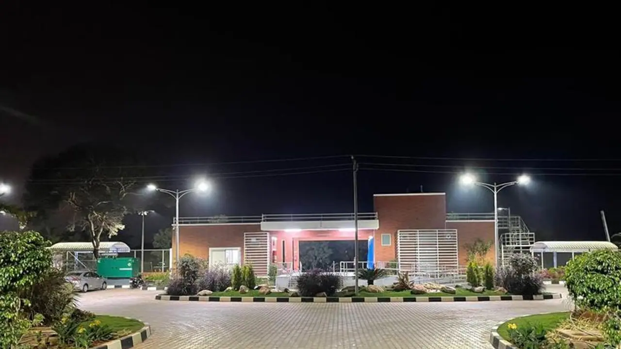 ಏರ್‌ಪೋರ್ಟ್ ರಸ್ತೆ ವಿಸ್ತರಿಸಲು ಏನು ಮಾಡಿದ್ದೀರಿ, ವರದಿ ನೀಡಿ: ಹೈಕೋರ್ಟ್ 