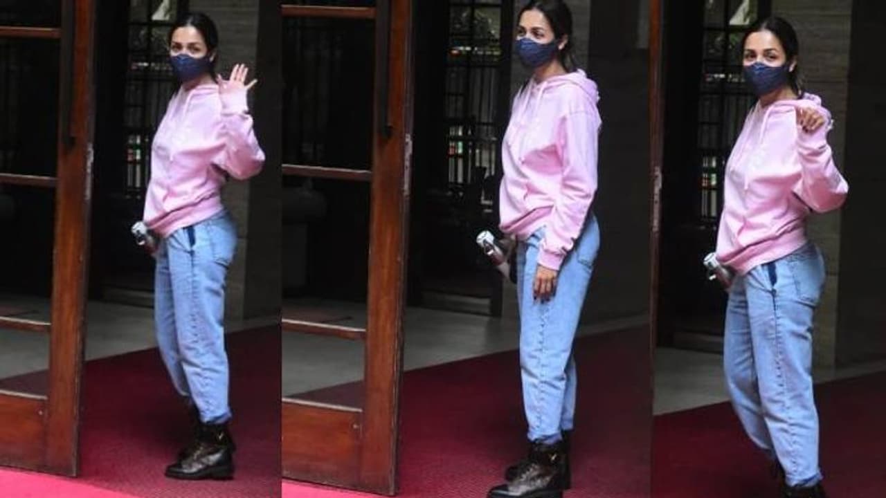 'സിംപിള്' ഷൂസ് ധരിച്ച് മലൈക അറോറ; വില ഒരു ലക്ഷം രൂപ! 'സിംപിള്' ഷൂസ് ധരിച്ച് മലൈക അറോറ; വില ഒരു ലക്ഷം രൂപ!