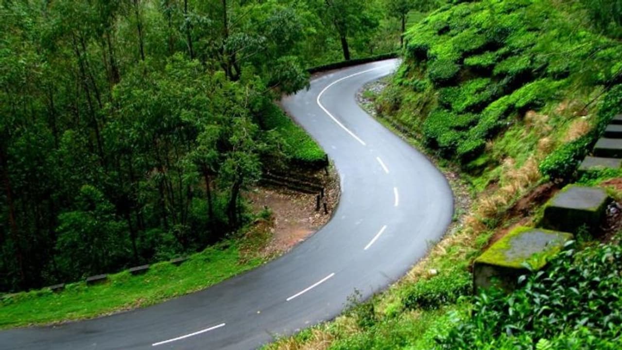 കമ്പംമെട്ടിൽ നിന്ന് തമിഴ്നാട്ടിലേയ്ക്കുള്ള സമാന്തര സര്വ്വീസുകള് അമിത കൂലി വാങ്ങുന്നതായി പരാതി കമ്പംമെട്ടിൽ നിന്ന് തമിഴ്നാട്ടിലേയ്ക്കുള്ള സമാന്തര സര്വ്വീസുകള് അമിത കൂലി വാങ്ങുന്നതായി പരാതി