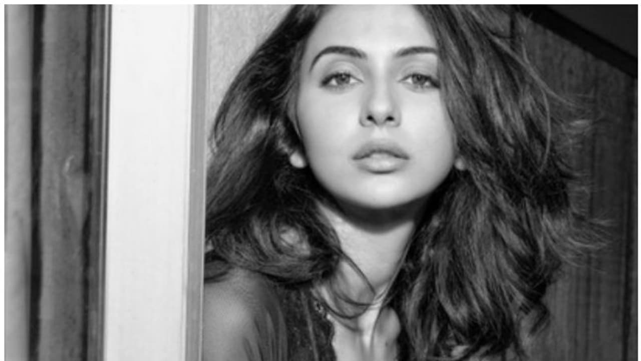 'നിങ്ങള്‍ക്ക് തിരികെ പോകാനാകില്ല, പക്ഷേ പുതിയ തുടക്കമിടാനാകും', ഫോട്ടോയുമായി രാകുല്‍ പ്രീത് സിംഗ്