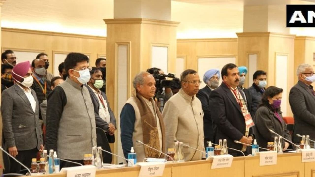 শুরুতেই 'পিন ড্রপ সাইলেন্স', বিজ্ঞান ভবনে কেন্দ্র কৃষক সপ্তম পর্যায়ের বৈঠক চলছে শুরুতেই 'পিন ড্রপ সাইলেন্স', বিজ্ঞান ভবনে কেন্দ্র কৃষক সপ্তম পর্যায়ের বৈঠক চলছে