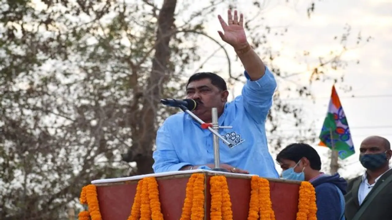 'মিমকে ভোট মানে, বিজেপির হাত শক্ত করা', বীরভূমের সভা থেকে ওয়েসিকে কটাক্ষ অনুব্রতর 'মিমকে ভোট মানে, বিজেপির হাত শক্ত করা', বীরভূমের সভা থেকে ওয়েসিকে কটাক্ষ অনুব্রতর