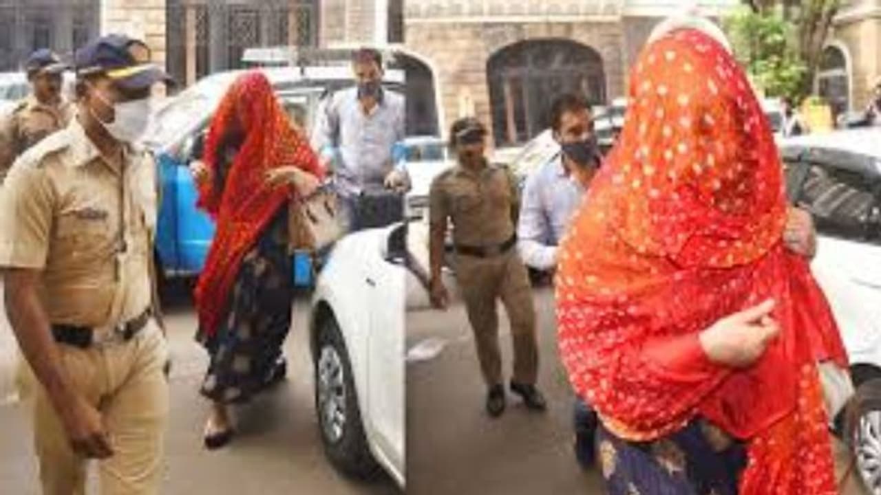 ലഹരി മാഫിയയുമായി ബന്ധം; തെലുങ്ക് നടി ശ്വേതാ കുമാരി അറസ്റ്റിൽ ലഹരി മാഫിയയുമായി ബന്ധം; തെലുങ്ക് നടി ശ്വേതാ കുമാരി അറസ്റ്റിൽ