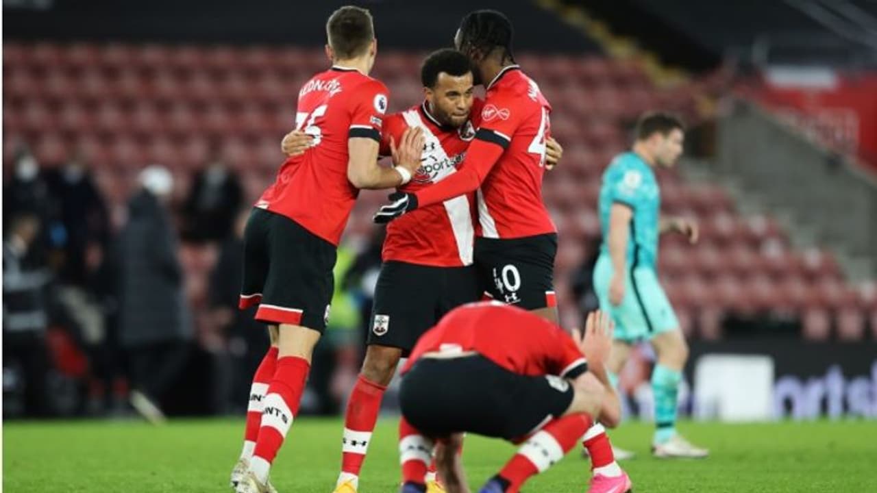 ലിവര്പൂളിനെ സതാംപ്റ്റണ് അട്ടിമറിച്ചു; മാഞ്ചസ്റ്റര് യുനൈറ്റഡ് ഒന്നാം സ്ഥാനത്തിനരികെ ലിവര്പൂളിനെ സതാംപ്റ്റണ് അട്ടിമറിച്ചു; മാഞ്ചസ്റ്റര് യുനൈറ്റഡ് ഒന്നാം സ്ഥാനത്തിനരികെ