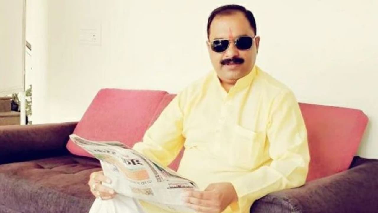 യുപിയിൽ കെട്ടിടം തകർന്ന് 25 പേർ മരിച്ച സംഭവം, ഒളിവിൽ പോയ കോൺട്രാക്ടർ പൊലീസ് പിടിയിൽ യുപിയിൽ കെട്ടിടം തകർന്ന് 25 പേർ മരിച്ച സംഭവം, ഒളിവിൽ പോയ കോൺട്രാക്ടർ പൊലീസ് പിടിയിൽ