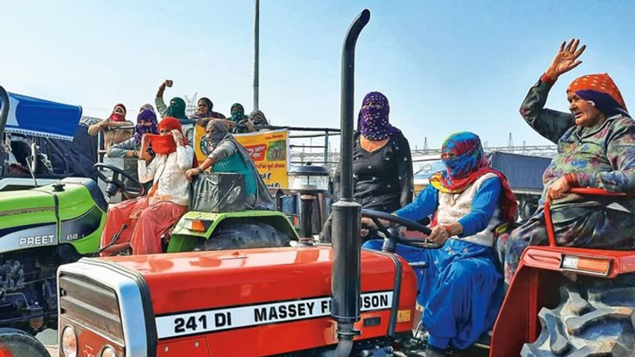 കൂടുതൽ ഹൈവേകൾ ഉപരോധിക്കാനൊരുങ്ങി കർഷകർ; മറ്റന്നാള് ദില്ലിയിലെ നാല് അതിര്ത്തികളിലേക്ക് ട്രാക്ടർ മാർച്ച് കൂടുതൽ ഹൈവേകൾ ഉപരോധിക്കാനൊരുങ്ങി കർഷകർ; മറ്റന്നാള് ദില്ലിയിലെ നാല് അതിര്ത്തികളിലേക്ക് ട്രാക്ടർ മാർച്ച്