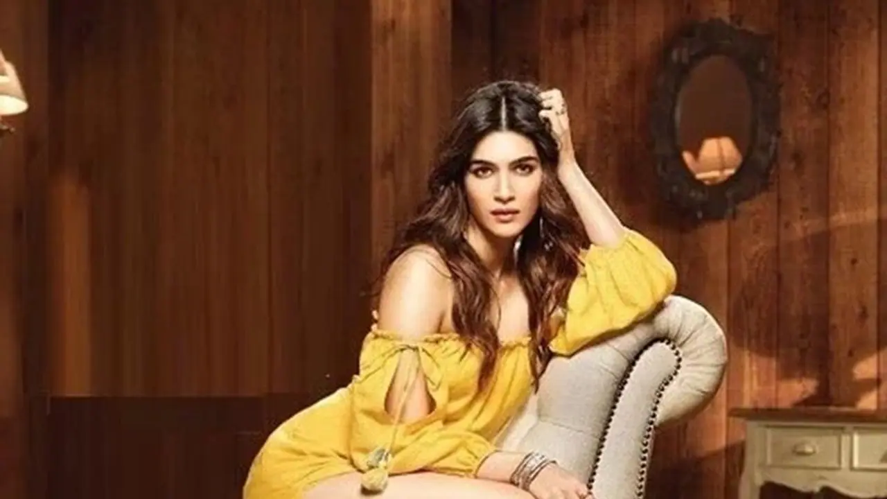 বচ্চন পান্ডের সেটে এ কী কাণ্ড ঘটালেন কৃতি, তাক লাগিয়ে দিলেন সকলকে. মুহূর্তে ভাইরাল ভিডিও বচ্চন পান্ডের সেটে এ কী কাণ্ড ঘটালেন কৃতি, তাক লাগিয়ে দিলেন সকলকে. মুহূর্তে ভাইরাল ভিডিও