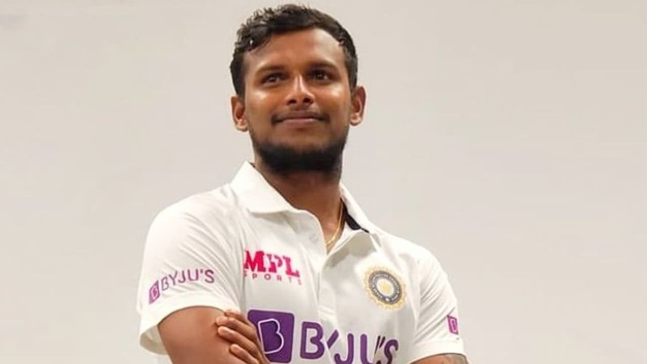 അഭിമാന നിമിഷം; ടെസ്റ്റ് ജേഴ്സി അണിഞ്ഞ് നടരാജന് അഭിമാന നിമിഷം; ടെസ്റ്റ് ജേഴ്സി അണിഞ്ഞ് നടരാജന്