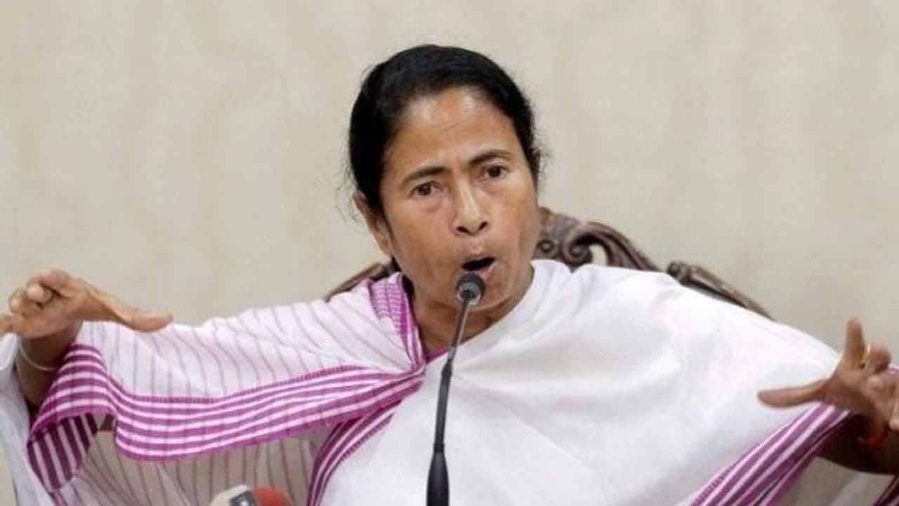 ಮಮತಾ ಸರ್ಕಾರಕ್ಕೆ ಮತ್ತೊಂದು ಶಾಕ್, ರಾಜೀನಾಮೆ ಸಲ್ಲಿಸಿದ ಸಚಿವ!