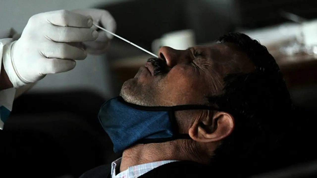 కొత్తరకం కరోనా.. యూకే ప్రభుత్వం ఆంక్షలు..! కొత్తరకం కరోనా.. యూకే ప్రభుత్వం ఆంక్షలు..!