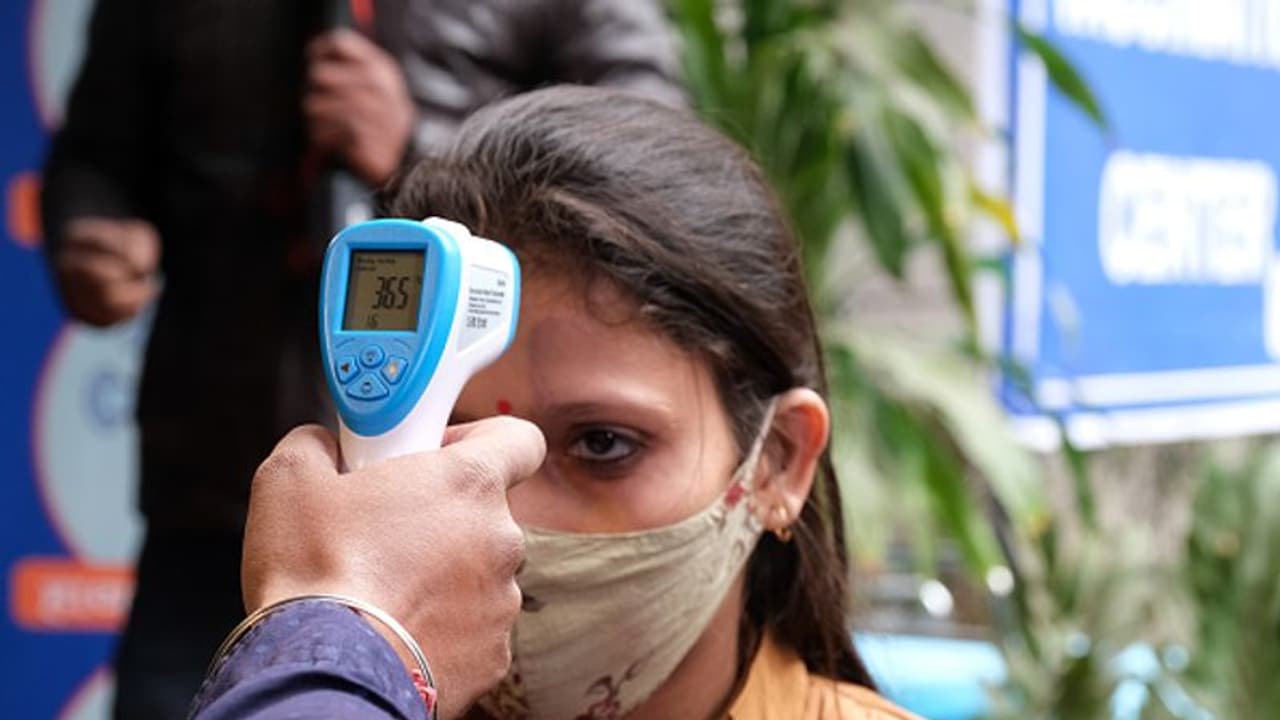 വൈറസിന്റെ ജനിതകമാറ്റം; കേരളം പഠനം തുടങ്ങി 14ജില്ലകളിലും പരിശോധന വൈറസിന്റെ ജനിതകമാറ്റം; കേരളം പഠനം തുടങ്ങി 14ജില്ലകളിലും പരിശോധന