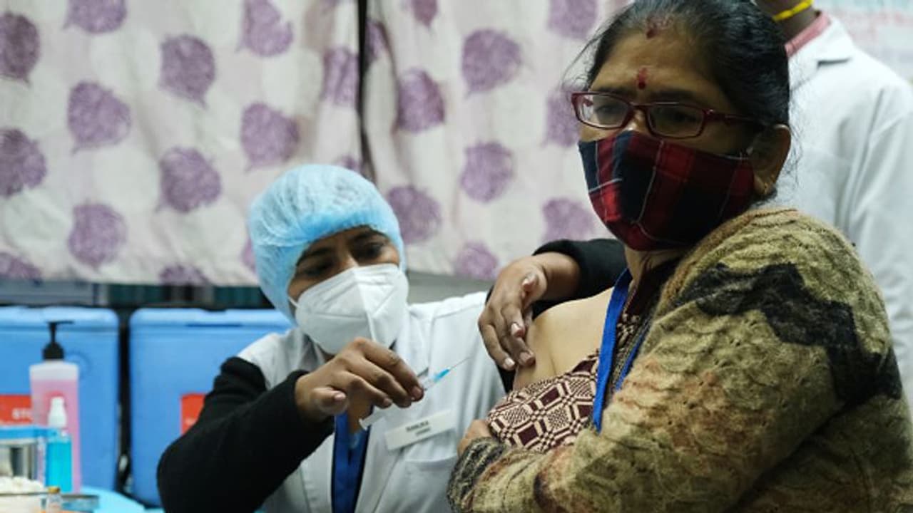 വാക്സിന് കുത്തിവെപ്പിനുള്ള തീയ്യതി കേന്ദ്ര സർക്കാർ ഇന്ന് പ്രഖ്യാപിച്ചേക്കും വാക്സിന് കുത്തിവെപ്പിനുള്ള തീയ്യതി കേന്ദ്ര സർക്കാർ ഇന്ന് പ്രഖ്യാപിച്ചേക്കും