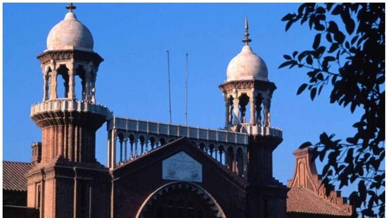 ബലാത്സംഗ കേസുകളിൽ 'രണ്ട് വിരൽ' കന്യകാത്വ പരിശോധന പാടില്ല, നിരോധിച്ച് പാകിസ്ഥാനിലെ കോടതി ബലാത്സംഗ കേസുകളിൽ 'രണ്ട് വിരൽ' കന്യകാത്വ പരിശോധന പാടില്ല, നിരോധിച്ച് പാകിസ്ഥാനിലെ കോടതി