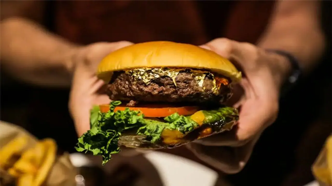 Live worms found in burger, woman regrets ordering online Live worms found in burger, woman regrets ordering online