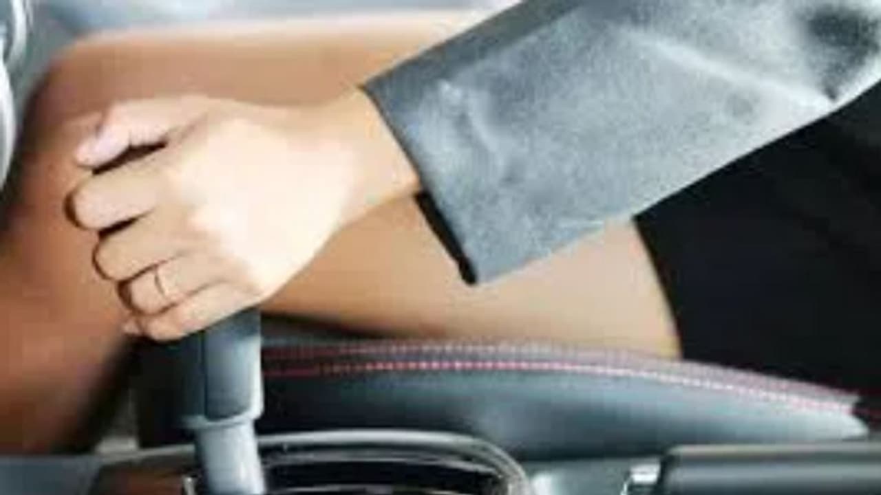 Parking Accident ಬ್ರೇಕ್ ಬದಲು ಆ್ಯಕ್ಸಲರೇಟರ್, ಯುವತಿ ಅಚಾತುರ್ಯಕ್ಕೆ 2ನೇ ಮಹಡಿಯಿಂದ ಕೆಳಕ್ಕೆ ಬಿತ್ತು ಕಾರು! Parking Accident ಬ್ರೇಕ್ ಬದಲು ಆ್ಯಕ್ಸಲರೇಟರ್, ಯುವತಿ ಅಚಾತುರ್ಯಕ್ಕೆ 2ನೇ ಮಹಡಿಯಿಂದ ಕೆಳಕ್ಕೆ ಬಿತ್ತು ಕಾರು!