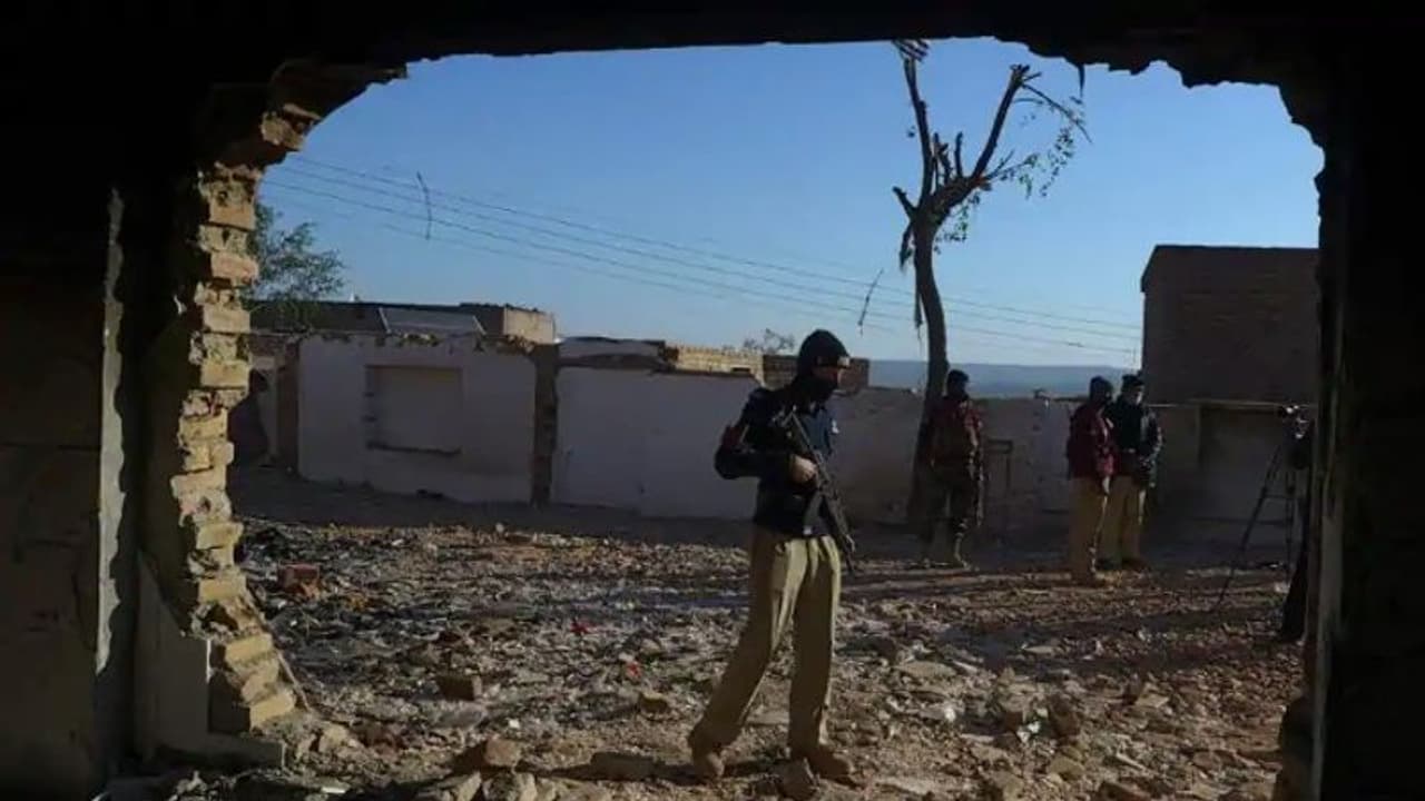 'തകർത്ത ക്ഷേത്രം രണ്ടാഴ്ചയ്ക്കുള്ളിൽ നിർമ്മിക്കണം', ഉത്തരവിട്ട് പാക്കിസ്ഥാൻ സുപ്രീം കോടതി 'തകർത്ത ക്ഷേത്രം രണ്ടാഴ്ചയ്ക്കുള്ളിൽ നിർമ്മിക്കണം', ഉത്തരവിട്ട് പാക്കിസ്ഥാൻ സുപ്രീം കോടതി