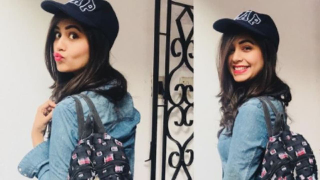 ব্যাগ কাধে কোথায় ছুটলেন ঋতাভরী , 'Red Pout Lips' এর নেশায় বুঁদ সাইবারবাসী ব্যাগ কাধে কোথায় ছুটলেন ঋতাভরী , 'Red Pout Lips' এর নেশায় বুঁদ সাইবারবাসী