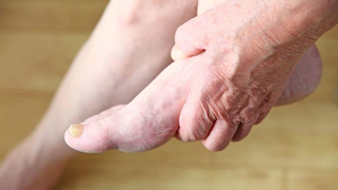 একটা পাতায় কমে যাবে গোড়ালির ব্যথা, জেনে নিন কীভাবে ব্যবহার করবেন 