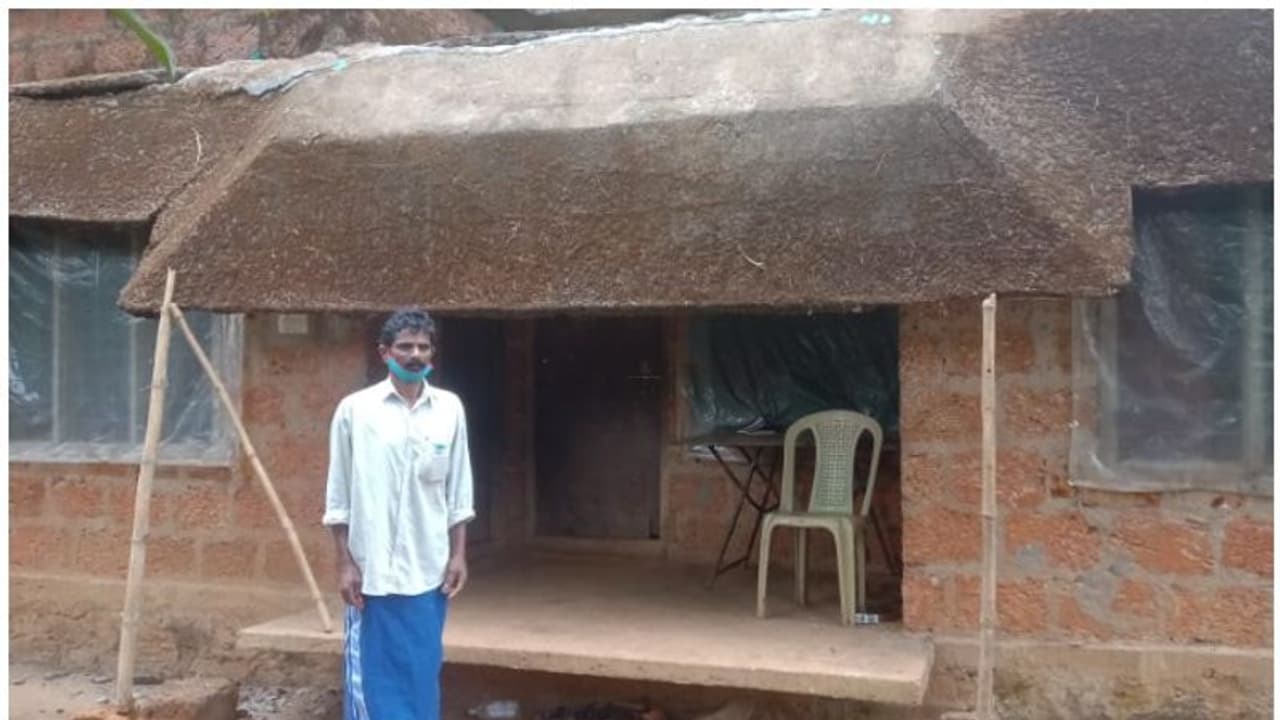 വീടിന്റെ ഒരു ഭാഗം തകര്‍ന്ന് വീണു; അന്തിയുറങ്ങാന്‍ പേടിച്ച് ഒരു കുടുംബം