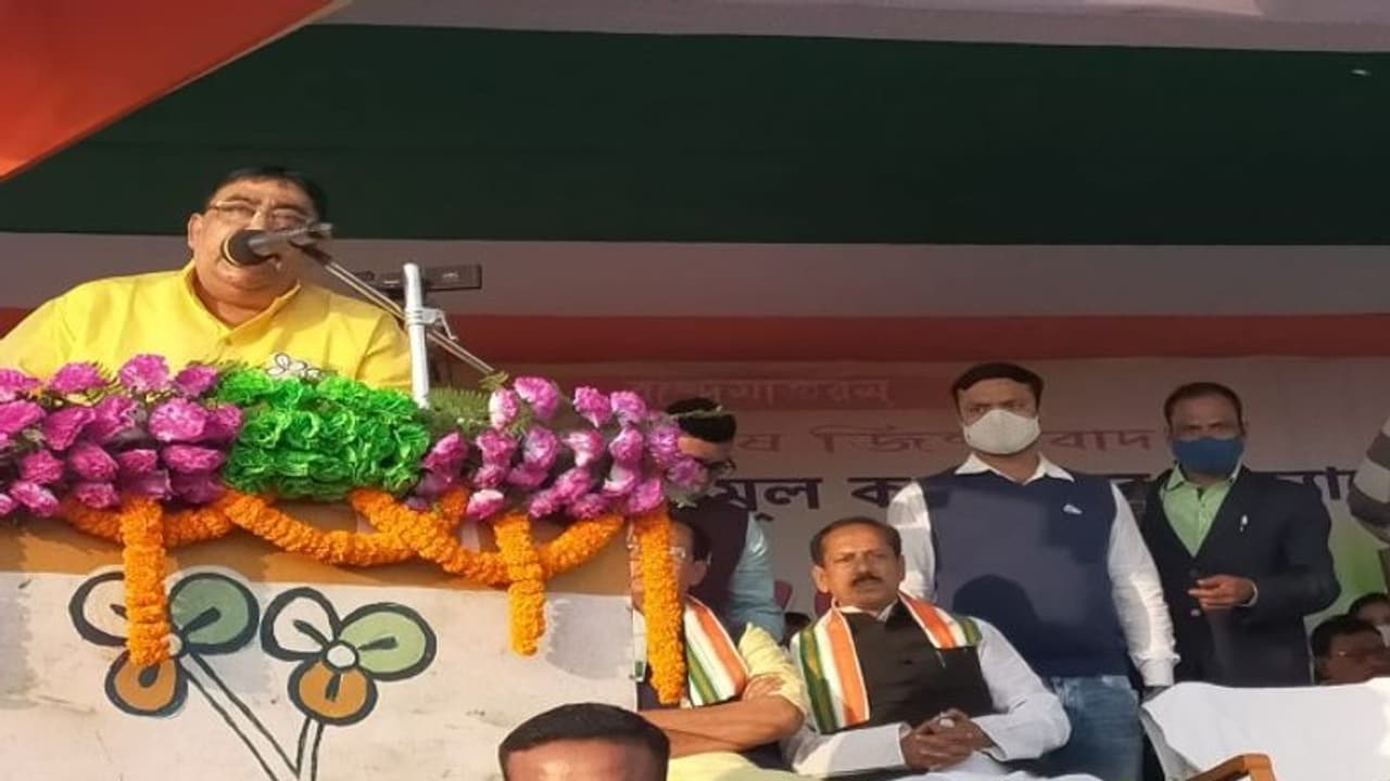 'বিশ্বভারতীর উপাচার্য পাগল, ওর মস্তিষ্কের ঠিক নেই', ফের তোপ দাগলেন অনুব্রত