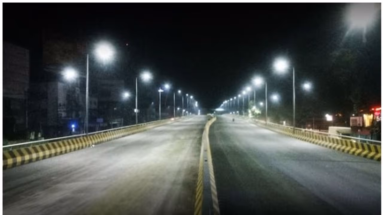 വൈറ്റില മേൽപ്പാലം ഉദ്ഘാടനത്തിന് മുമ്പേ തുറന്ന സംഭവം, വി ഫോർ കൊച്ചി പ്രവർത്തകൻ കസ്റ്റഡിയിൽ