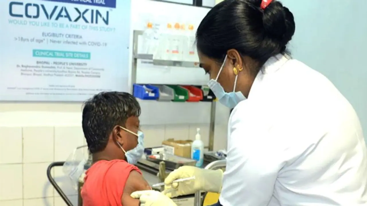 MP में वैक्सीन ट्रायल का चौंकाने वाला खुलासा:पैसे देकर लोगों को बुलाया अस्पताल और धोखे से लगाया टीका