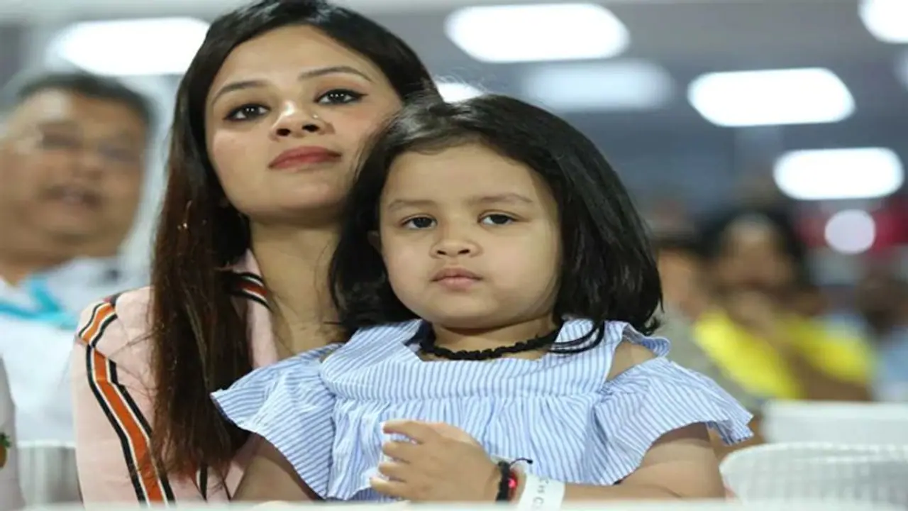 IPL 2021, SRH vs CSK: Check out MS Dhoni's daughter Ziva enjoying the game with Sakshi and Gracia Raina