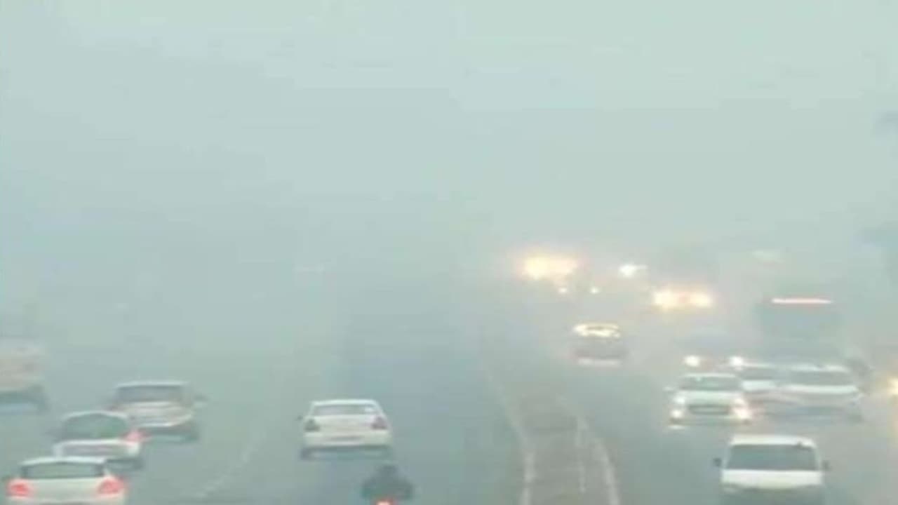 ఇవాళ కూడా ఉరుములు, మెరుపులతో కూడిన వర్షాలు: హైదరాబాద్ వాతావరణ కేంద్రం ఇవాళ కూడా ఉరుములు, మెరుపులతో కూడిన వర్షాలు: హైదరాబాద్ వాతావరణ కేంద్రం