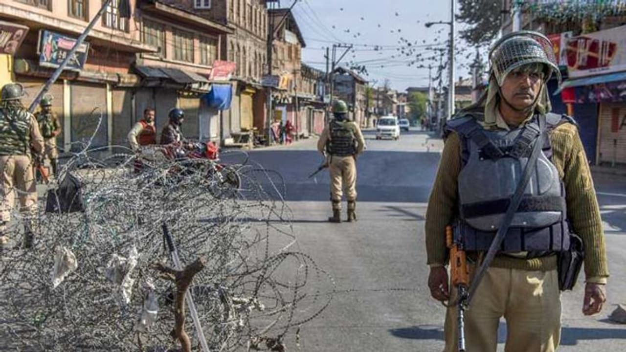 ಪಾಕಿಸ್ತಾನಕ್ಕೆ ತೆರಳಿದ 100 ಕಾಶ್ಮೀರಿ ಯುವಕರು ನಾಪತ್ತೆ; ಸ್ಫೋಟಕ ಮಾಹಿತಿ ಬಹಿರಂಗ! ಪಾಕಿಸ್ತಾನಕ್ಕೆ ತೆರಳಿದ 100 ಕಾಶ್ಮೀರಿ ಯುವಕರು ನಾಪತ್ತೆ; ಸ್ಫೋಟಕ ಮಾಹಿತಿ ಬಹಿರಂಗ!