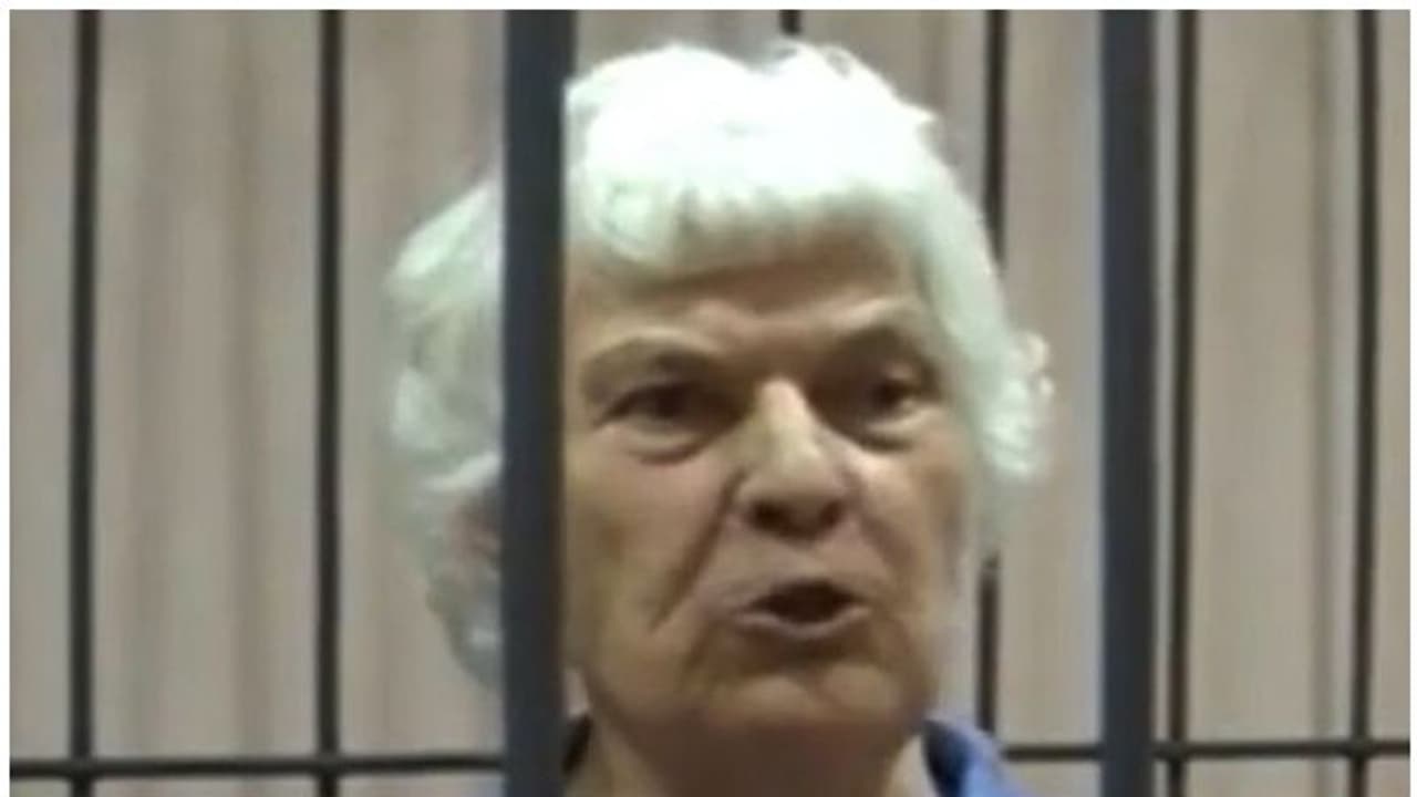 ഇരകളുടെ മാംസം കൊണ്ട് വിഭവങ്ങളുണ്ടാക്കി കുട്ടികൾക്ക് നൽകിയിരുന്ന സീരിയൽ കില്ലർ കൊവിഡ് ബാധിച്ച് മരിച്ചു ഇരകളുടെ മാംസം കൊണ്ട് വിഭവങ്ങളുണ്ടാക്കി കുട്ടികൾക്ക് നൽകിയിരുന്ന സീരിയൽ കില്ലർ കൊവിഡ് ബാധിച്ച് മരിച്ചു