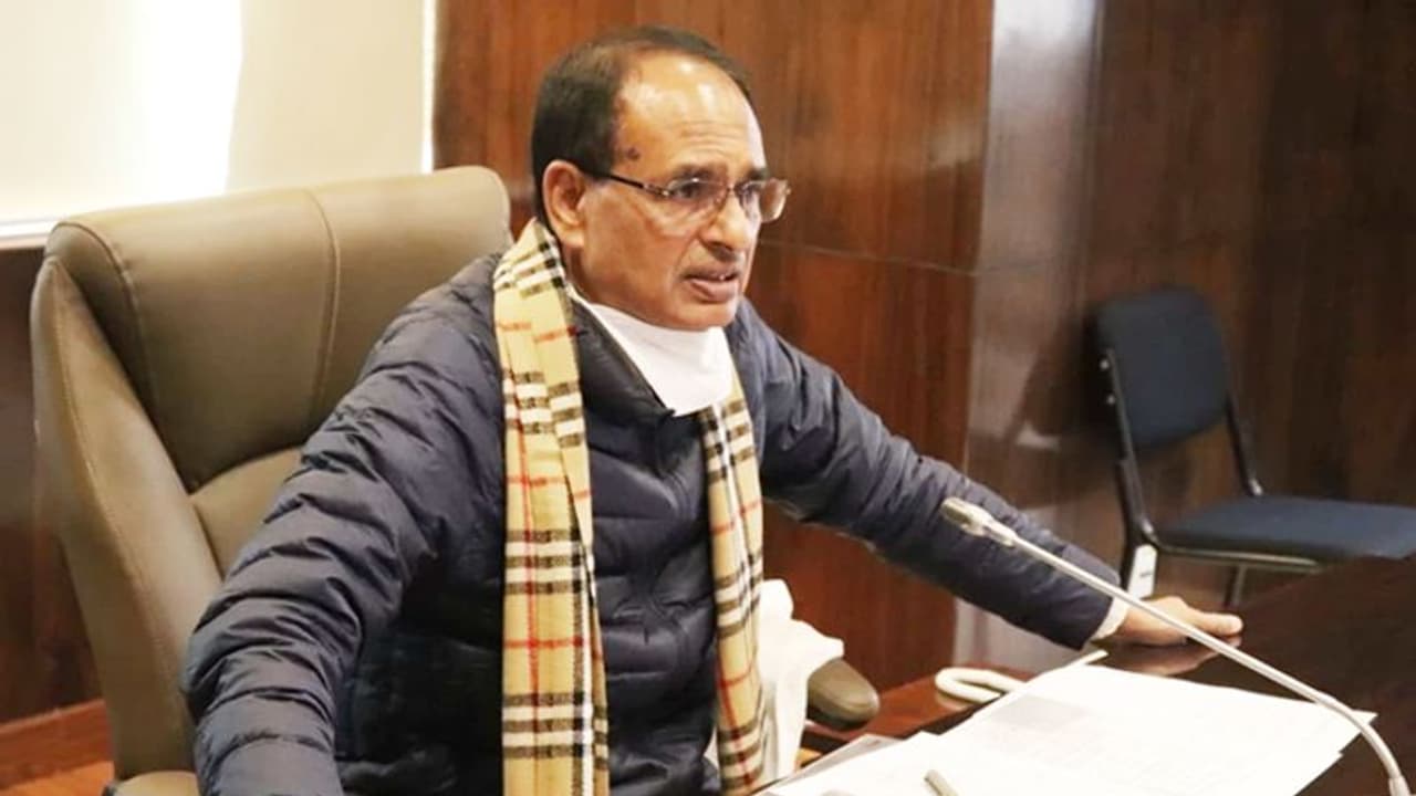 MP में बर्ड फ्लू का खतरा: टेंशन में CM शिवराज ने बुलाई इमरजेंसी बैठक, लिया यह बड़ा फैसला MP में बर्ड फ्लू का खतरा: टेंशन में CM शिवराज ने बुलाई इमरजेंसी बैठक, लिया यह बड़ा फैसला