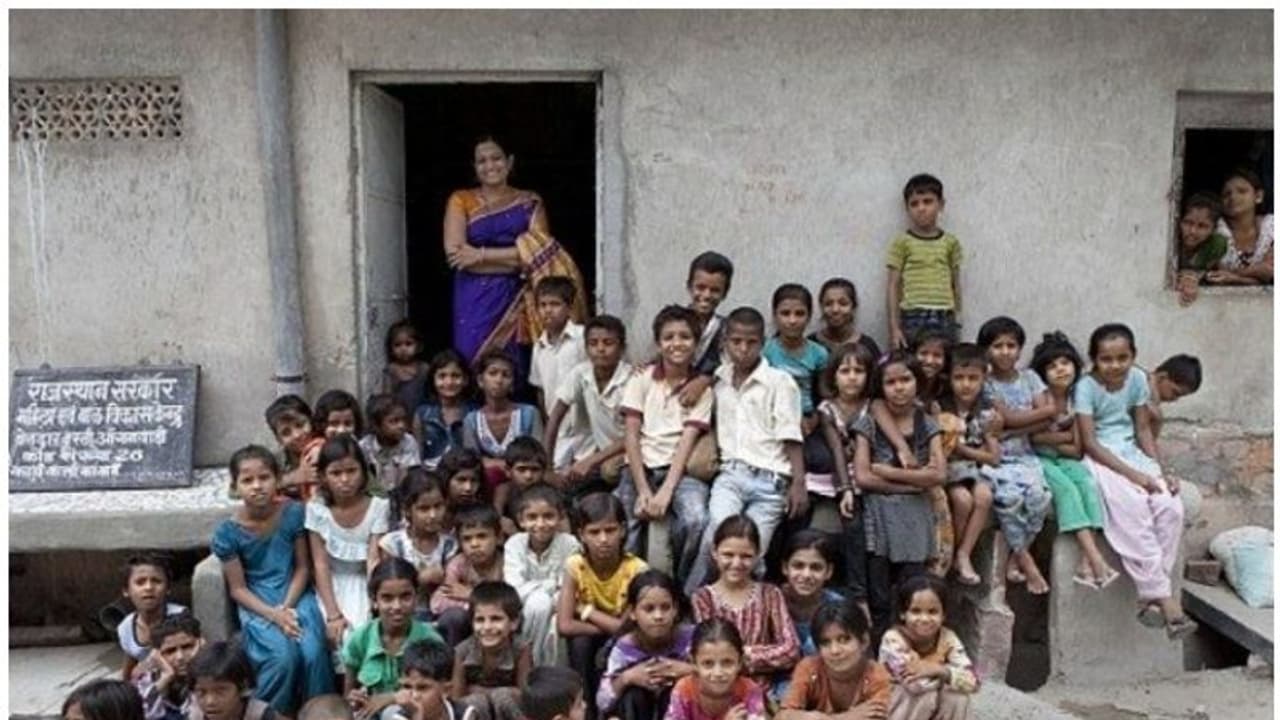 ബന്ധുക്കൾ കൊല്ലാൻ നോക്കി അത്യാസന്നനിലയിലായ പെൺകുട്ടി, ഇന്ന് ബാലവിവാഹങ്ങൾക്കെതിരെ പോരാട്ടത്തിലാണ് ബന്ധുക്കൾ കൊല്ലാൻ നോക്കി അത്യാസന്നനിലയിലായ പെൺകുട്ടി, ഇന്ന് ബാലവിവാഹങ്ങൾക്കെതിരെ പോരാട്ടത്തിലാണ്