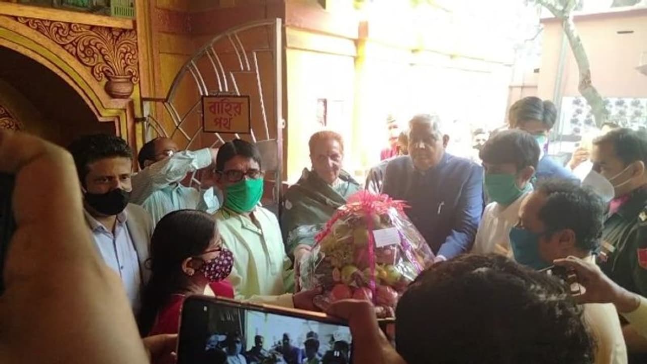 'একটাই ভারতবর্ষ, নাগরিকদের এক পরিচিতি', তমলুকে বর্গভিমা মন্দিরে পুজো দিয়ে বললেন রাজ্যপাল