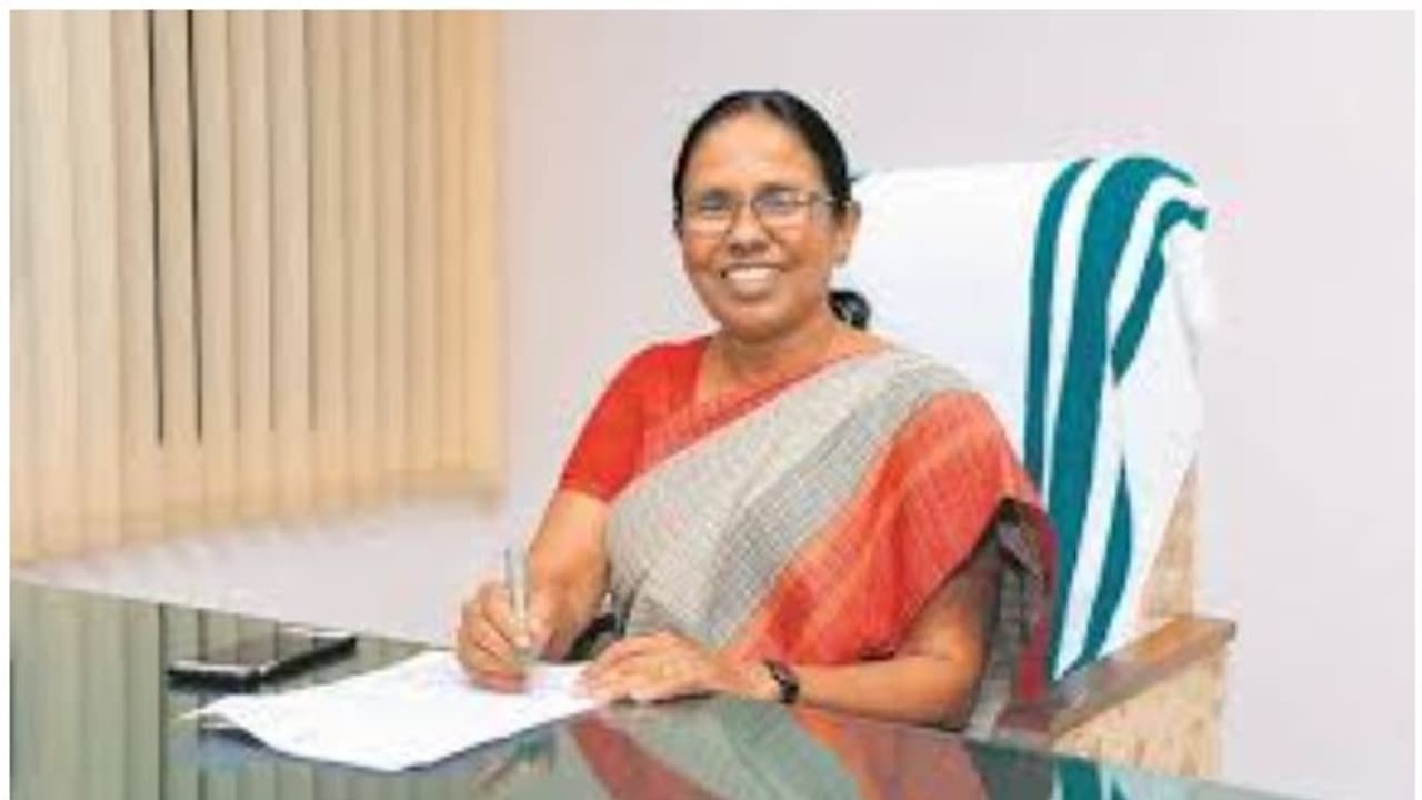 'ഒറ്റയ്ക്കല്ല ഒപ്പമുണ്ട്': ഇതുവരെ 66 ലക്ഷം പേര്ക്ക് സൈക്കോ സോഷ്യല് സേവനങ്ങള് നല്കിയതായി ആരോഗ്യവകുപ്പ് 'ഒറ്റയ്ക്കല്ല ഒപ്പമുണ്ട്': ഇതുവരെ 66 ലക്ഷം പേര്ക്ക് സൈക്കോ സോഷ്യല് സേവനങ്ങള് നല്കിയതായി ആരോഗ്യവകുപ്പ്