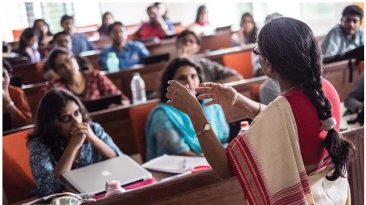 Guest Lecturers Strike: ಅತಿಥಿ ಉಪನ್ಯಾಸಕರ ಮುಷ್ಕರ: ಪಾಠವಿಲ್ಲದೆ ವಿದ್ಯಾರ್ಥಿಗಳ ಕಷ್ಟ