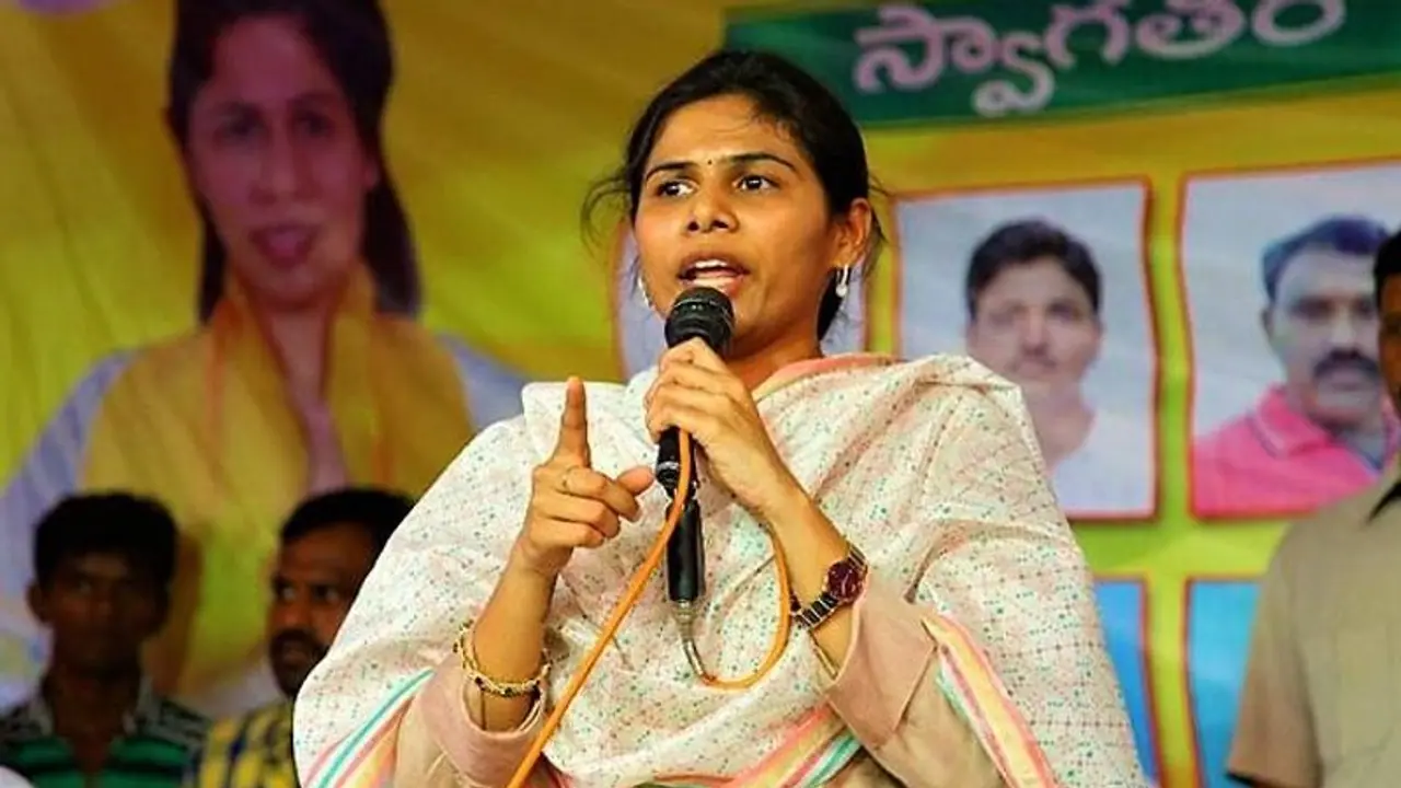 రౌడీయిజానికి, ఫ్యాక్షన్కు తేడా తెలియదు.. ఆయన అసలు పేరు సింగారెడ్డి : శిల్పా రవికి అఖిలప్రియ కౌంటర్ రౌడీయిజానికి, ఫ్యాక్షన్కు తేడా తెలియదు.. ఆయన అసలు పేరు సింగారెడ్డి : శిల్పా రవికి అఖిలప్రియ కౌంటర్