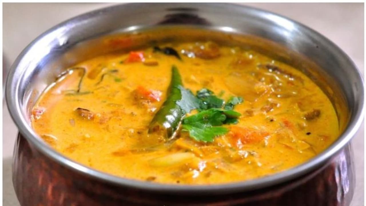 'എന്താ രുചി..'. ചോറിനൊപ്പം കഴിക്കാൻ പറ്റിയ തക്കാളി കറി, തയ്യാറാക്കുന്ന വിധം 'എന്താ രുചി..'. ചോറിനൊപ്പം കഴിക്കാൻ പറ്റിയ തക്കാളി കറി, തയ്യാറാക്കുന്ന വിധം