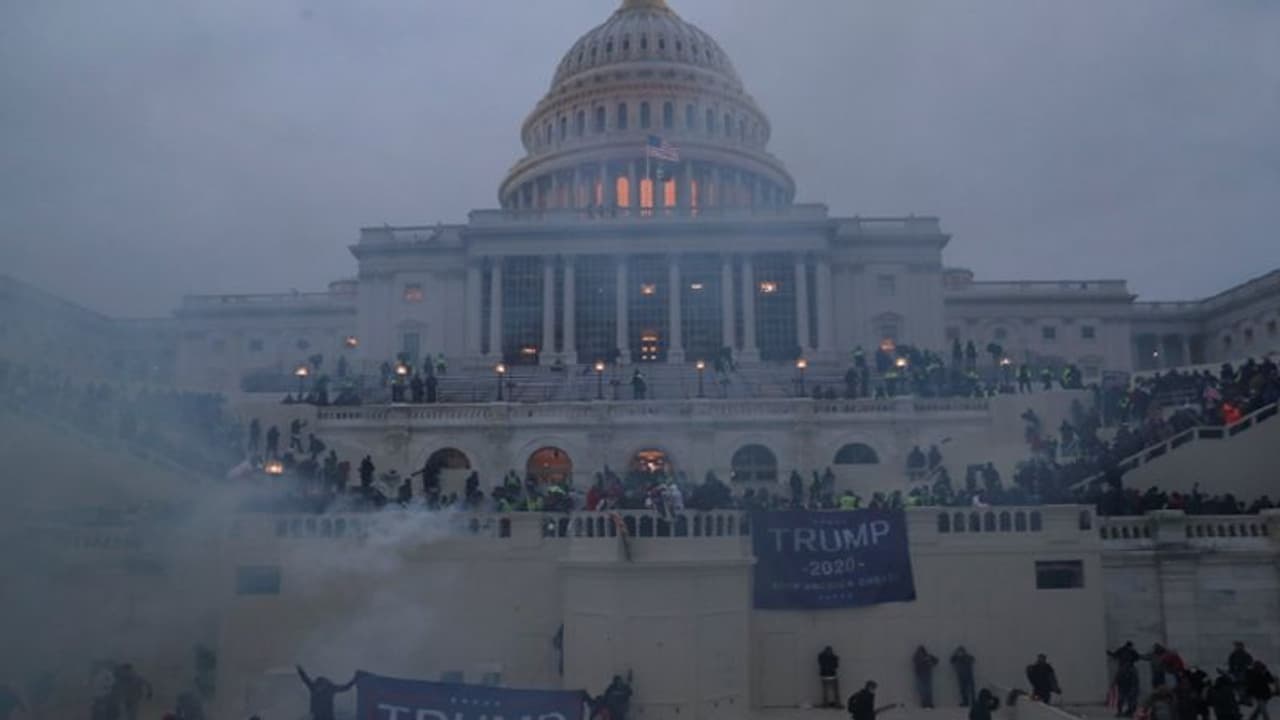ಅಮೆರಿಕ ಸಂಸತ್ ಮೇಲೆ ಟ್ರಂಪ್ ಬೆಂಬಲಿಗರ ದಾಳಿ, ಓರ್ವ ಸಾವು! ಅಮೆರಿಕ ಸಂಸತ್ ಮೇಲೆ ಟ್ರಂಪ್ ಬೆಂಬಲಿಗರ ದಾಳಿ, ಓರ್ವ ಸಾವು!