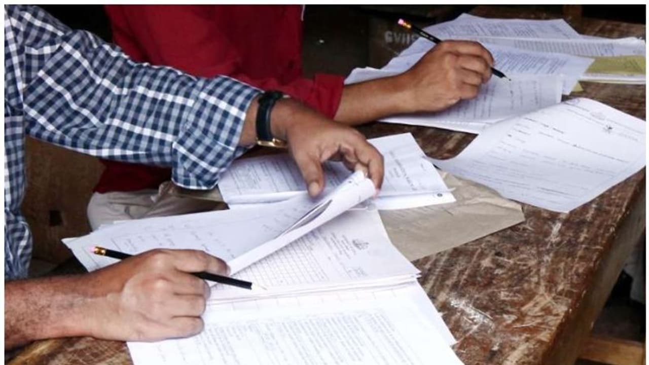 തൊഴില് സ്ഥിരത, ന്യായവേതനം; സ്വാശ്രയ കോളജ് ജീവനക്കാരുടെ ഉന്നമനം ലക്ഷ്യമിട്ടുള്ള നിയമത്തിന് ക്യാബിനറ്റ് അനുമതി തൊഴില് സ്ഥിരത, ന്യായവേതനം; സ്വാശ്രയ കോളജ് ജീവനക്കാരുടെ ഉന്നമനം ലക്ഷ്യമിട്ടുള്ള നിയമത്തിന് ക്യാബിനറ്റ് അനുമതി