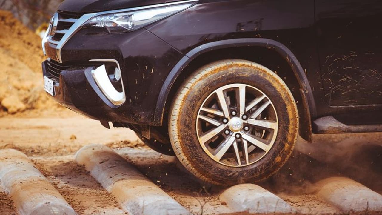 ഇരട്ടച്ചങ്കുകാട്ടി ഫാമിലികളെ കയ്യിലെടുക്കണം, മാസ്റ്റര് പ്ലാനുമായി വീട്ടുമുറ്റങ്ങളിലേക്ക് ഇന്നോവ മുതലാളി! ഇരട്ടച്ചങ്കുകാട്ടി ഫാമിലികളെ കയ്യിലെടുക്കണം, മാസ്റ്റര് പ്ലാനുമായി വീട്ടുമുറ്റങ്ങളിലേക്ക് ഇന്നോവ മുതലാളി!