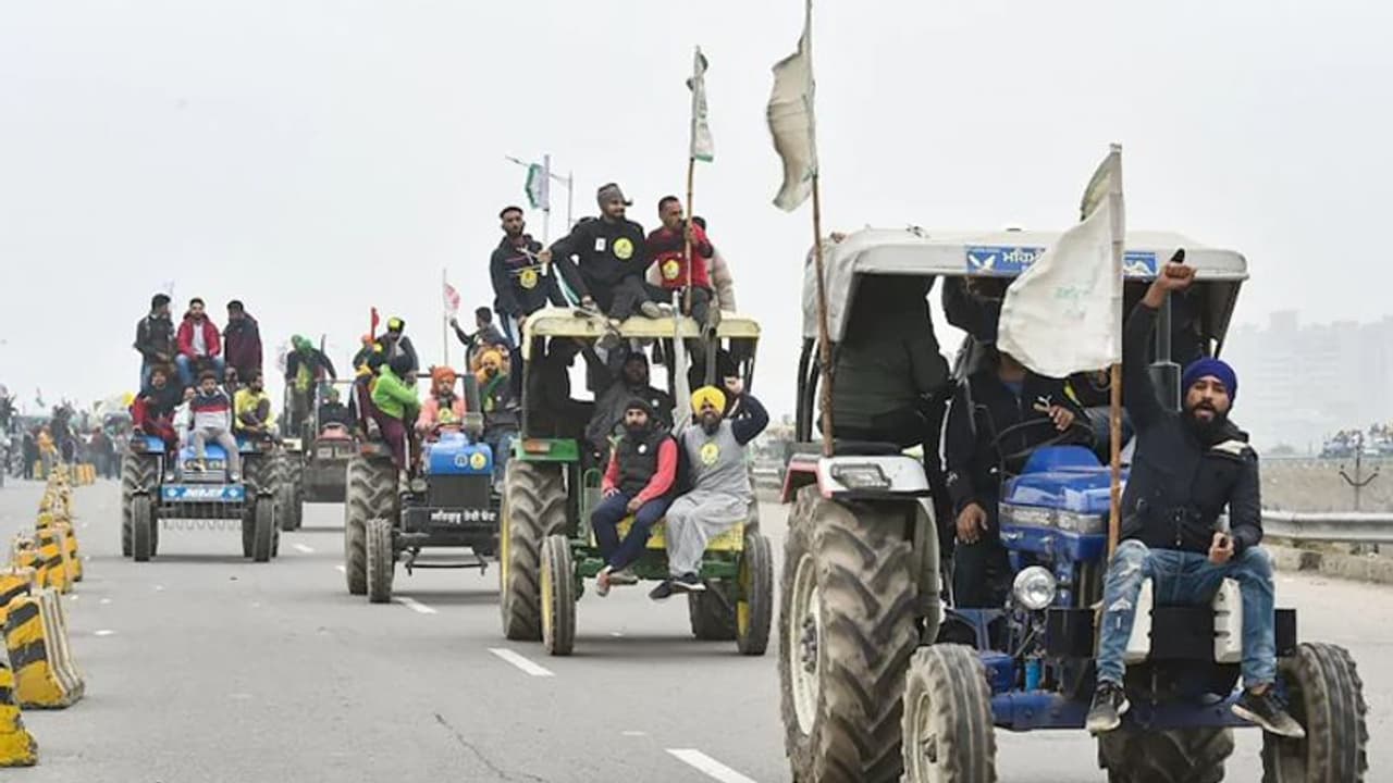 आंदोलन: ट्रैक्टर मार्च में 15 किमी. लंबी लाइन लगी, किसानों ने कहा 2024 तक आंदोलन के लिए तैयार आंदोलन: ट्रैक्टर मार्च में 15 किमी. लंबी लाइन लगी, किसानों ने कहा 2024 तक आंदोलन के लिए तैयार
